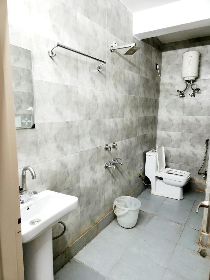 The Hotel Grace Place Inn New Delhi Extérieur photo