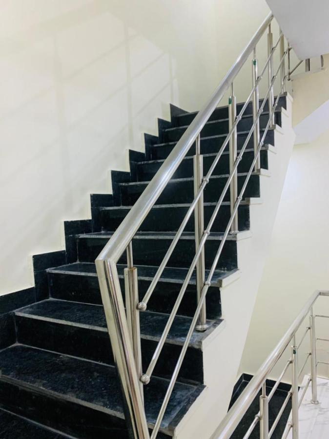 The Hotel Grace Place Inn New Delhi Extérieur photo